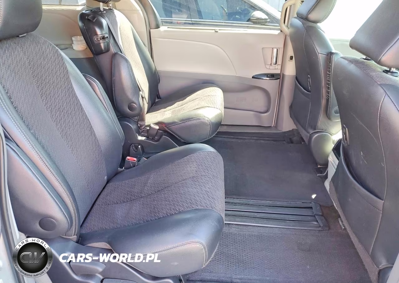2013 Toyota Sienna Sport VIN:5TDXK3DC8DS398348 - 11