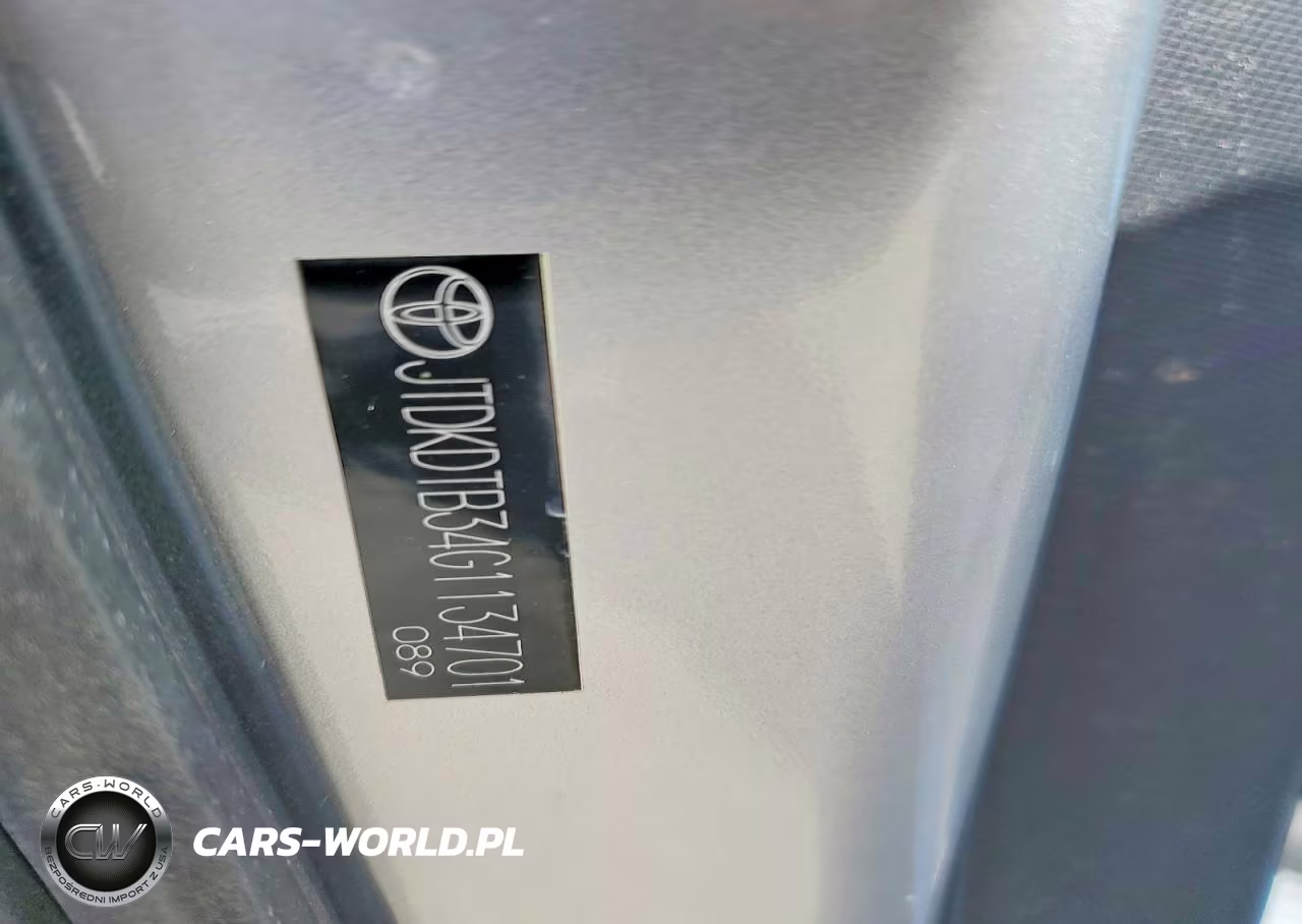 2016 Toyota Prius C One VIN:JTDKDTB34G1134701 - 12