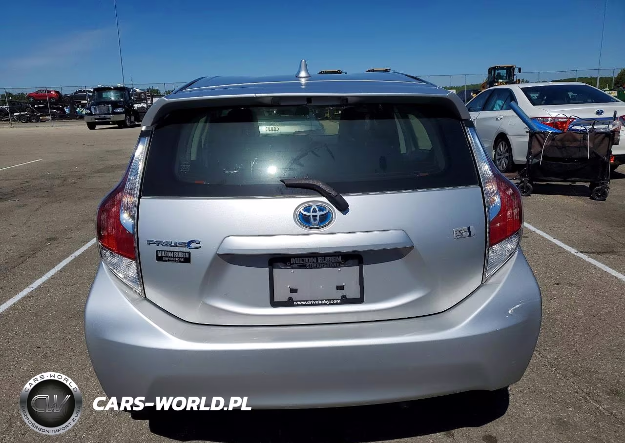 2016 Toyota Prius C One VIN:JTDKDTB34G1134701 - 6