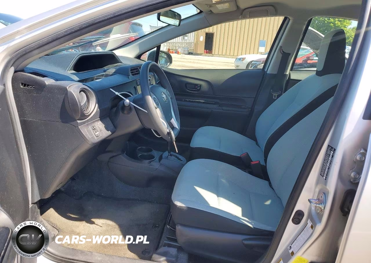 2016 Toyota Prius C One VIN:JTDKDTB34G1134701 - 7
