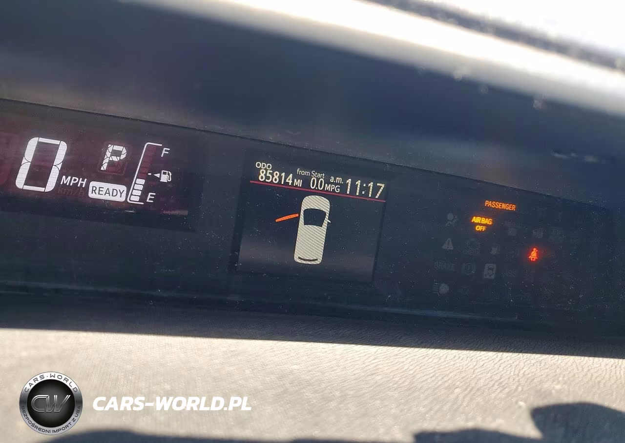 2016 Toyota Prius C One VIN:JTDKDTB34G1134701 - 9