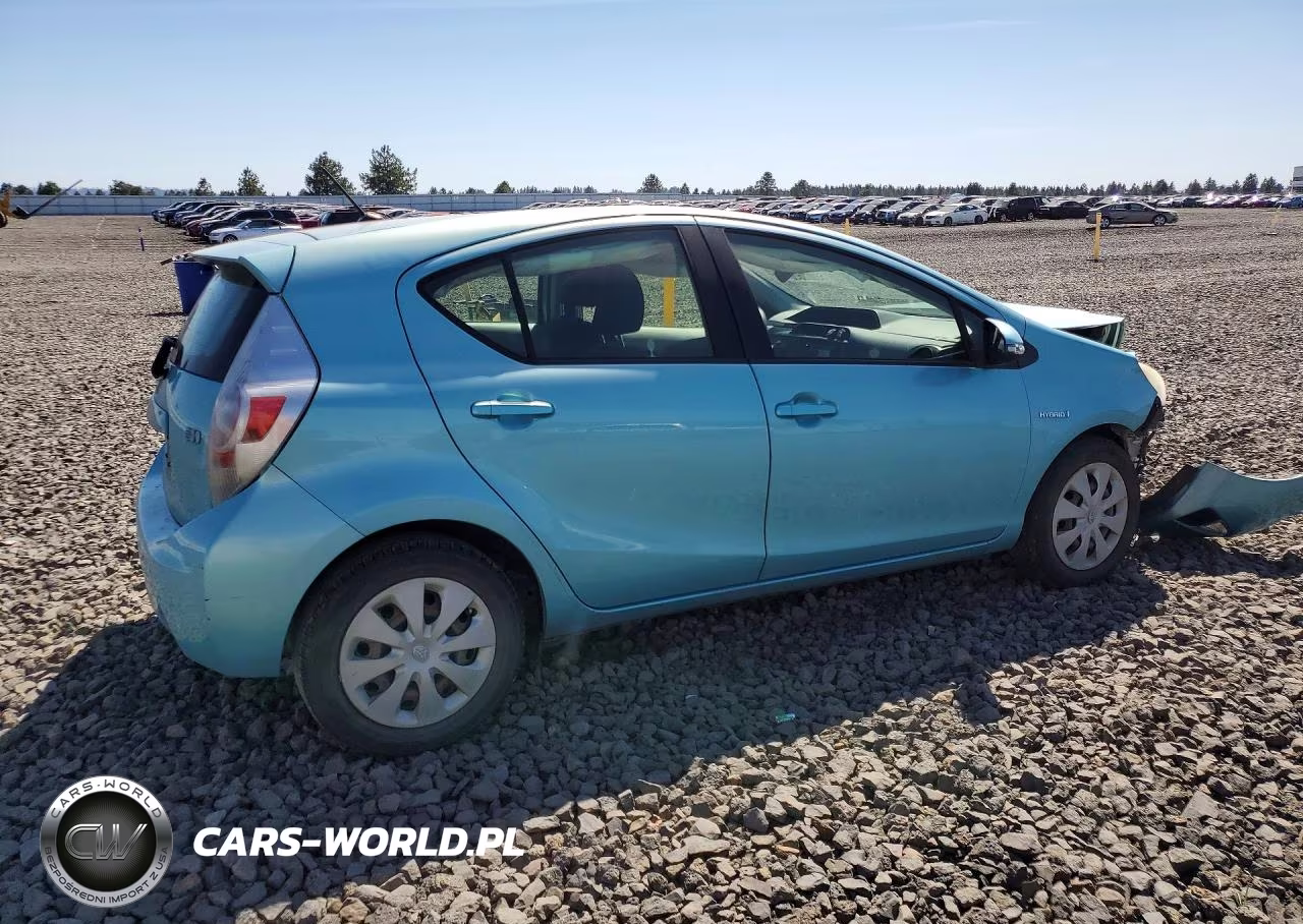 2013 Toyota Prius C Two VIN:JTDKDTB38D1034581 - 3