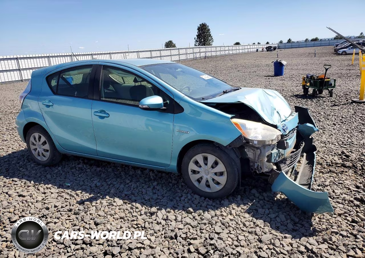 2013 Toyota Prius C Two VIN:JTDKDTB38D1034581 - 4