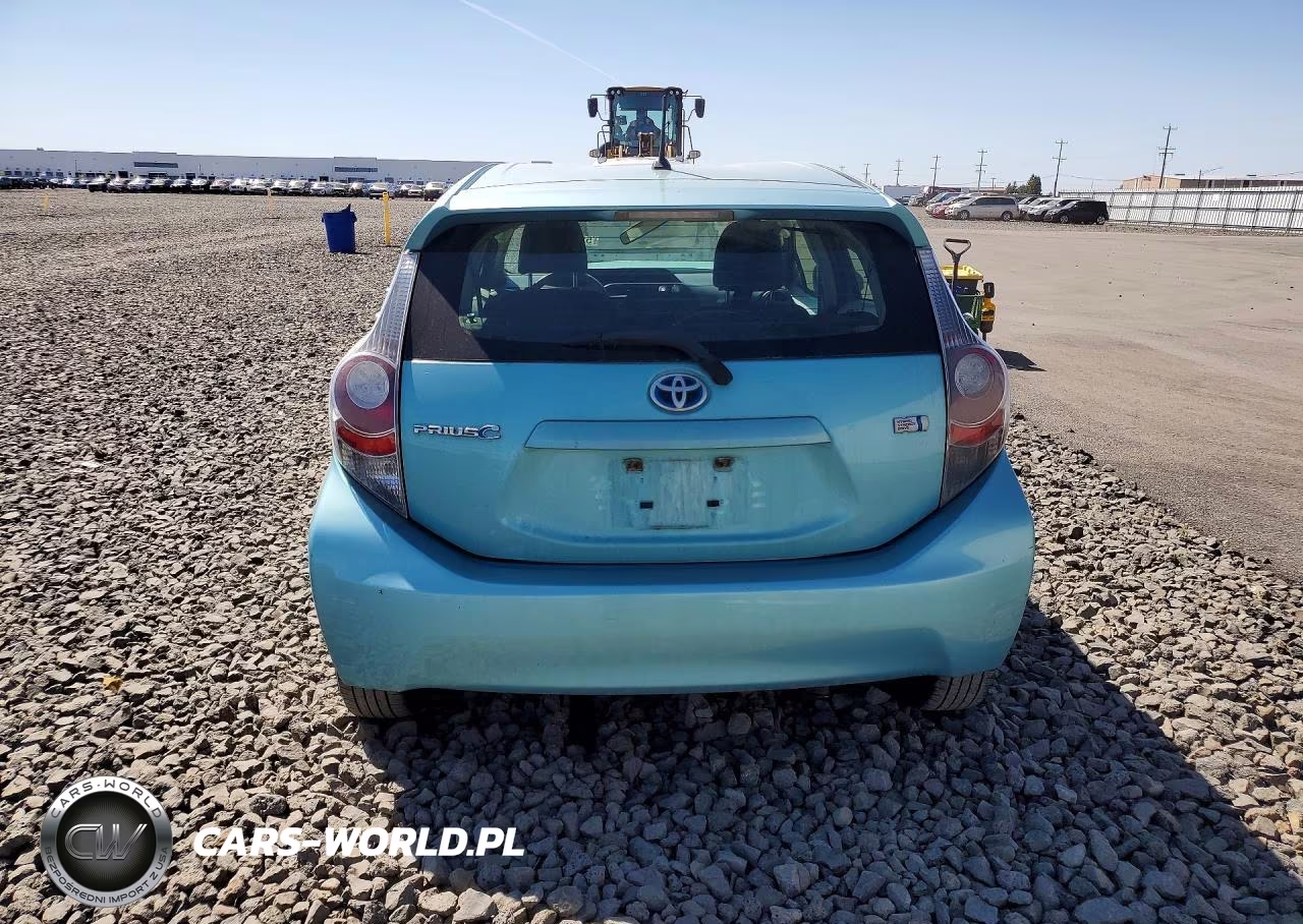2013 Toyota Prius C Two VIN:JTDKDTB38D1034581 - 6