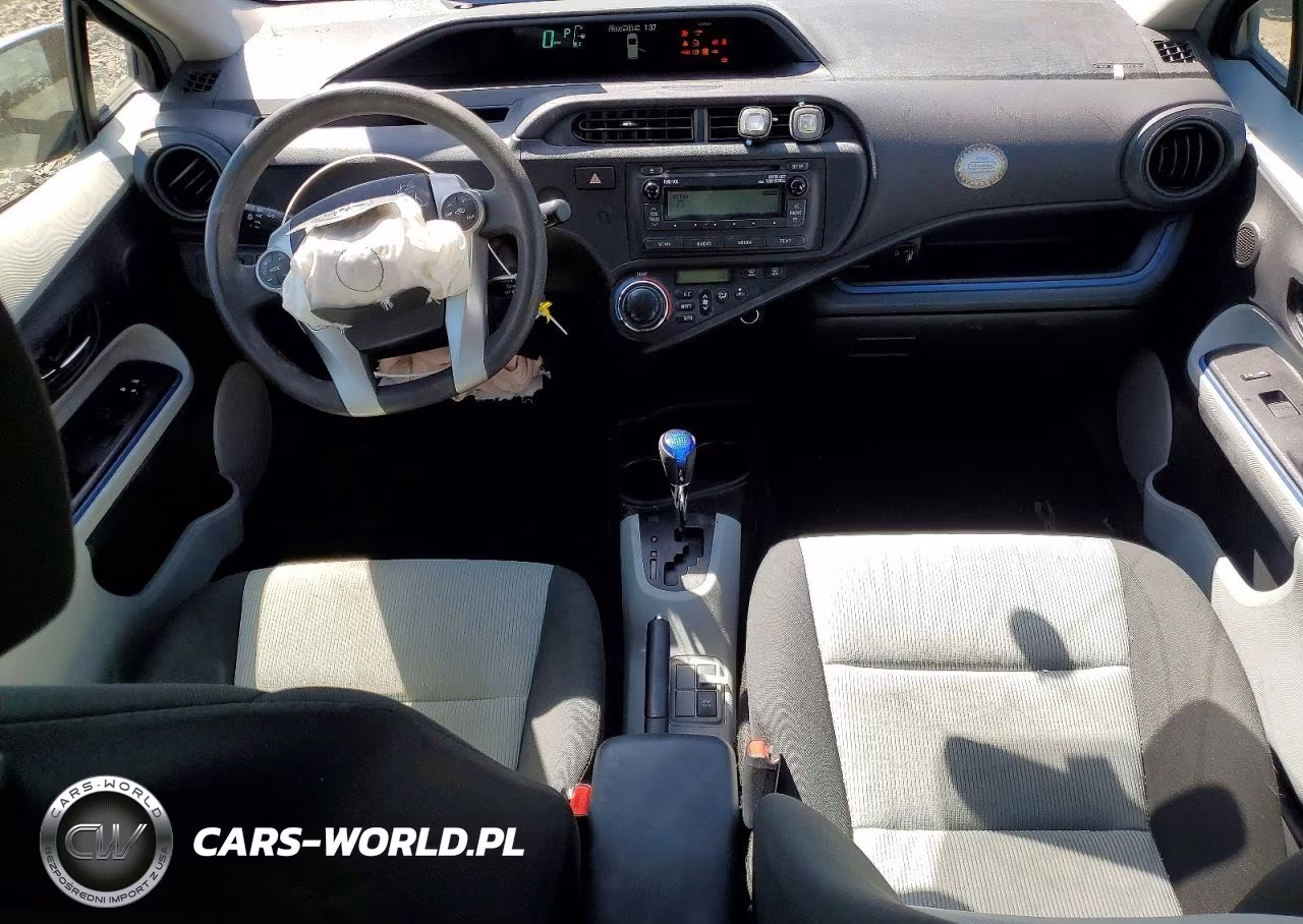 2013 Toyota Prius C Two VIN:JTDKDTB38D1034581 - 8
