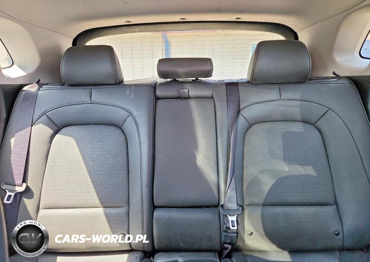 2019 Hyundai Kona Ultimate VIN:KM8K53AG1KU023902 - 10