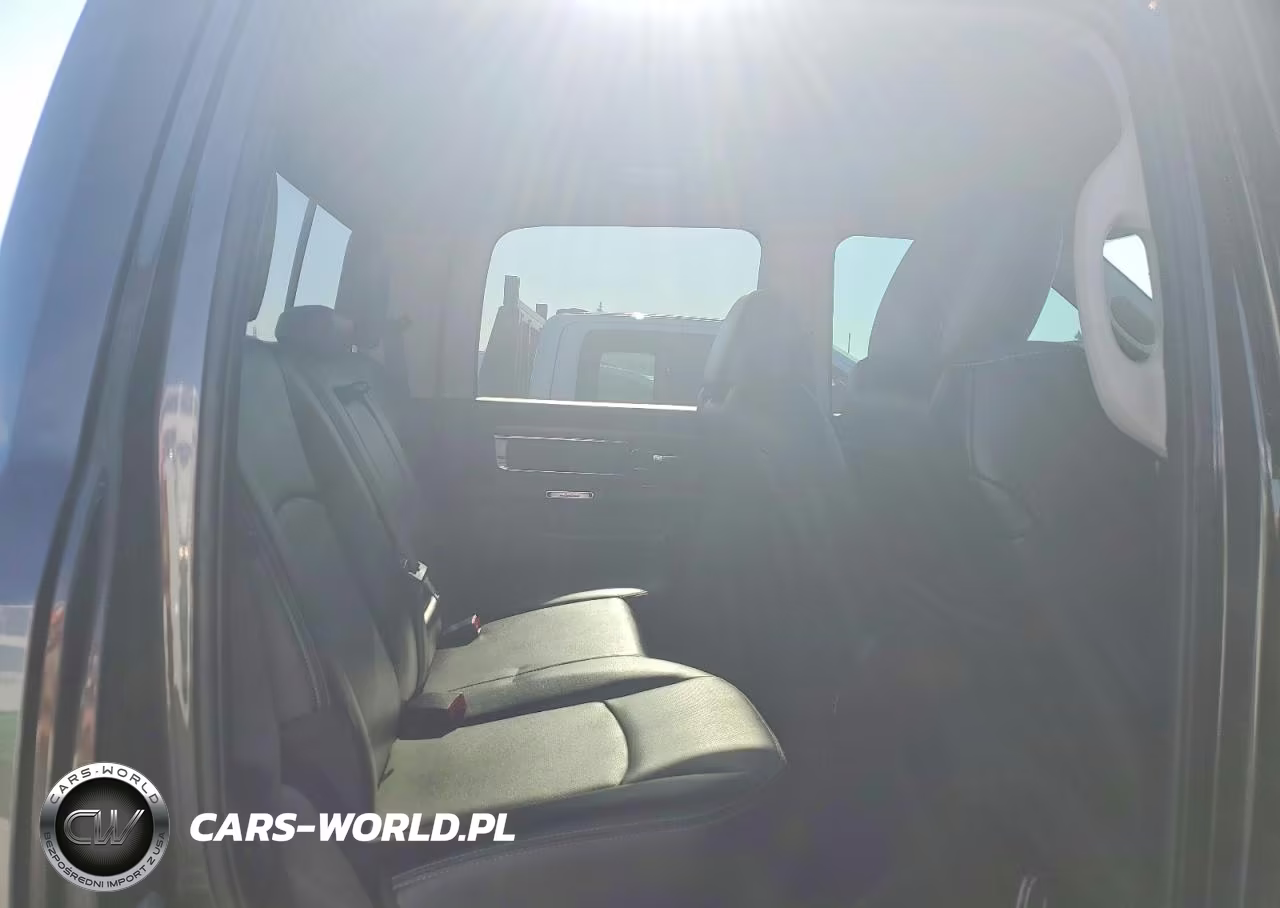 2017 Ram 3500 Laramie VIN:3C63R3EL8HG635537 - 10