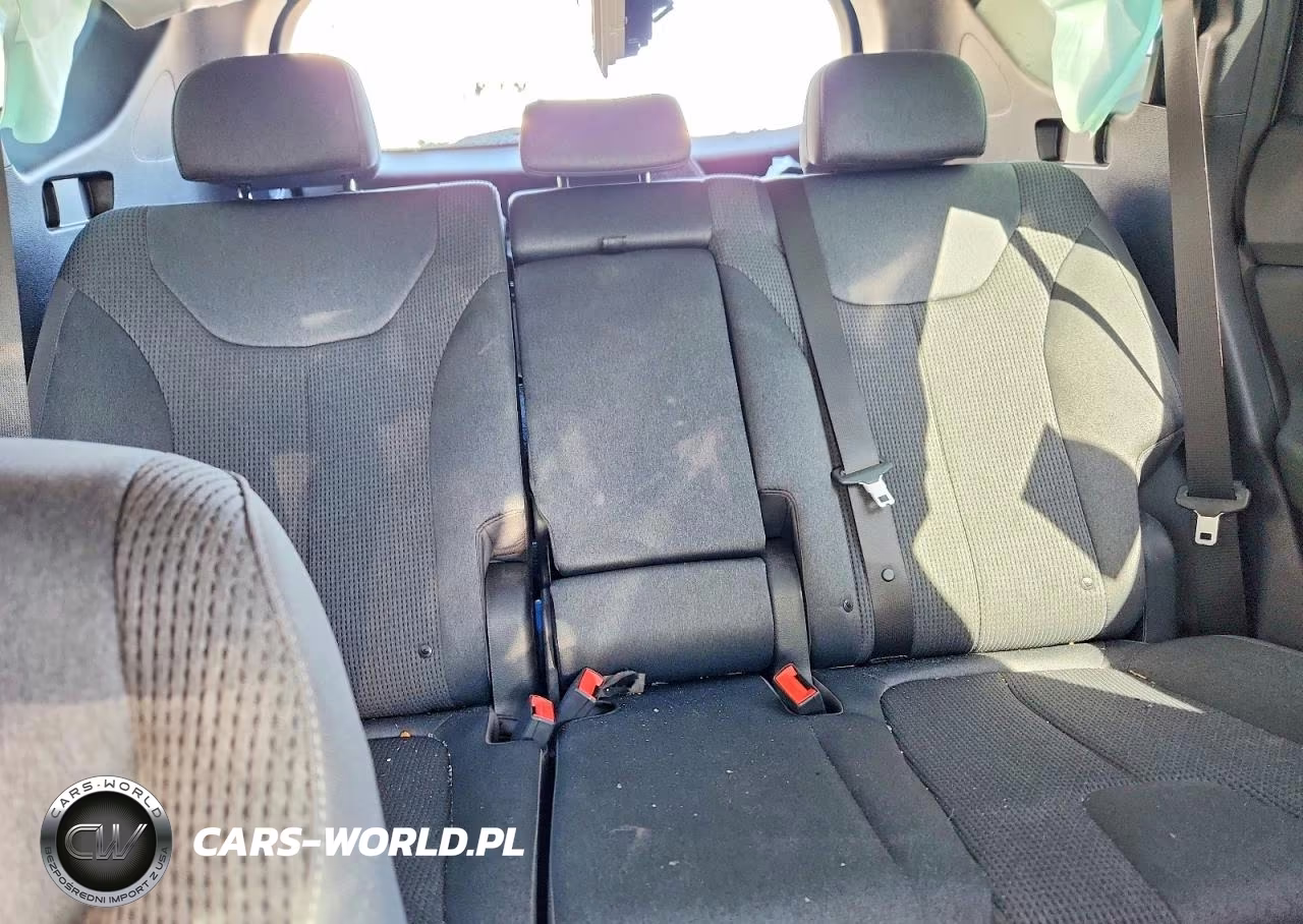2019 Hyundai Santa Fe Se VIN:5NMS23ADXKH060411 - 10
