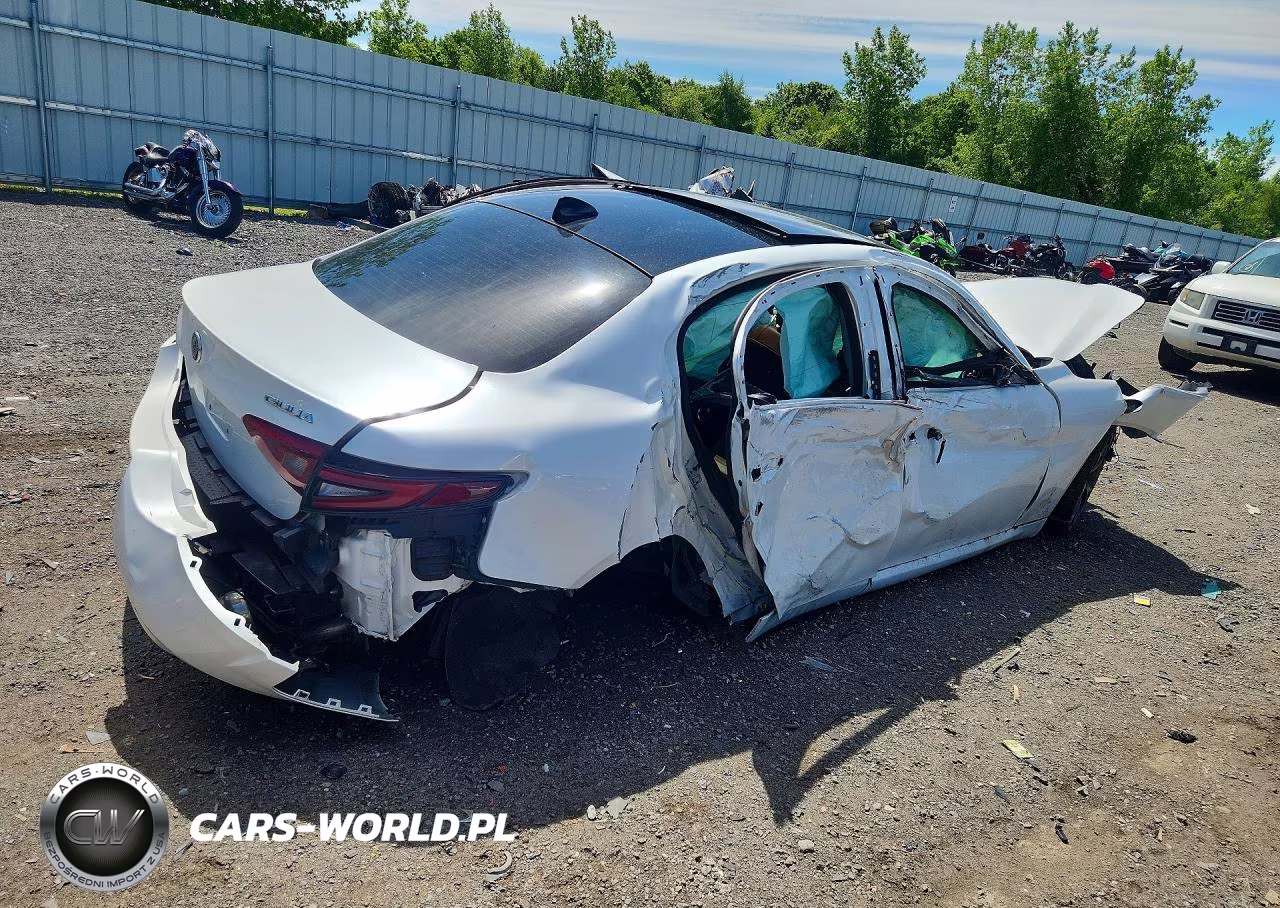 2017 Alfa Romeo Giulia Ti VIN:ZARFAECN1H7559254 - 3