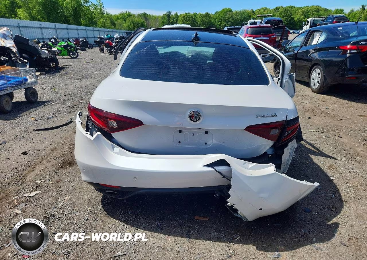 2017 Alfa Romeo Giulia Ti VIN:ZARFAECN1H7559254 - 6