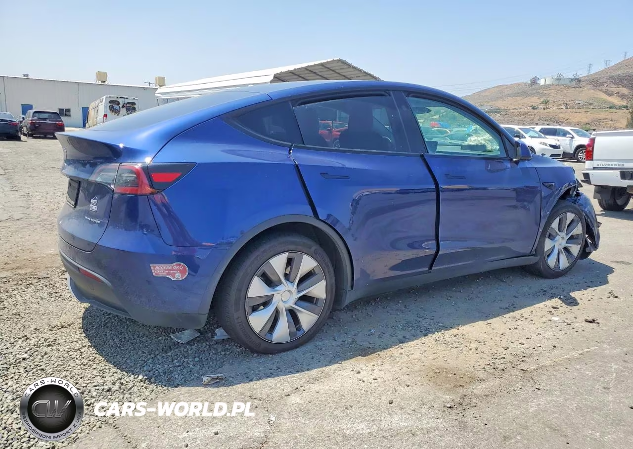 2023 Tesla Model Y VIN:7SAYGAEE3PF903928 - 3