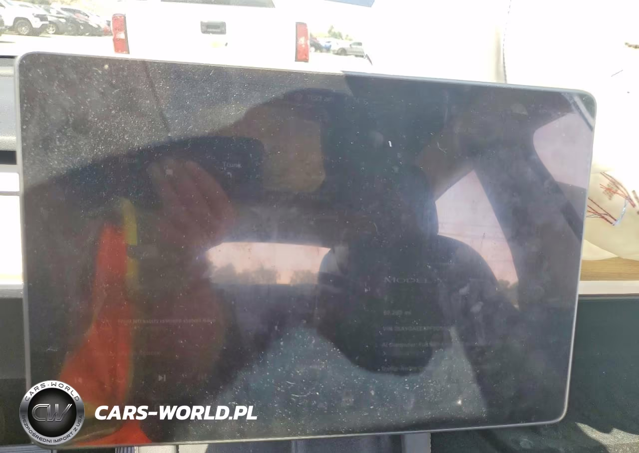 2023 Tesla Model Y VIN:7SAYGAEE3PF903928 - 9