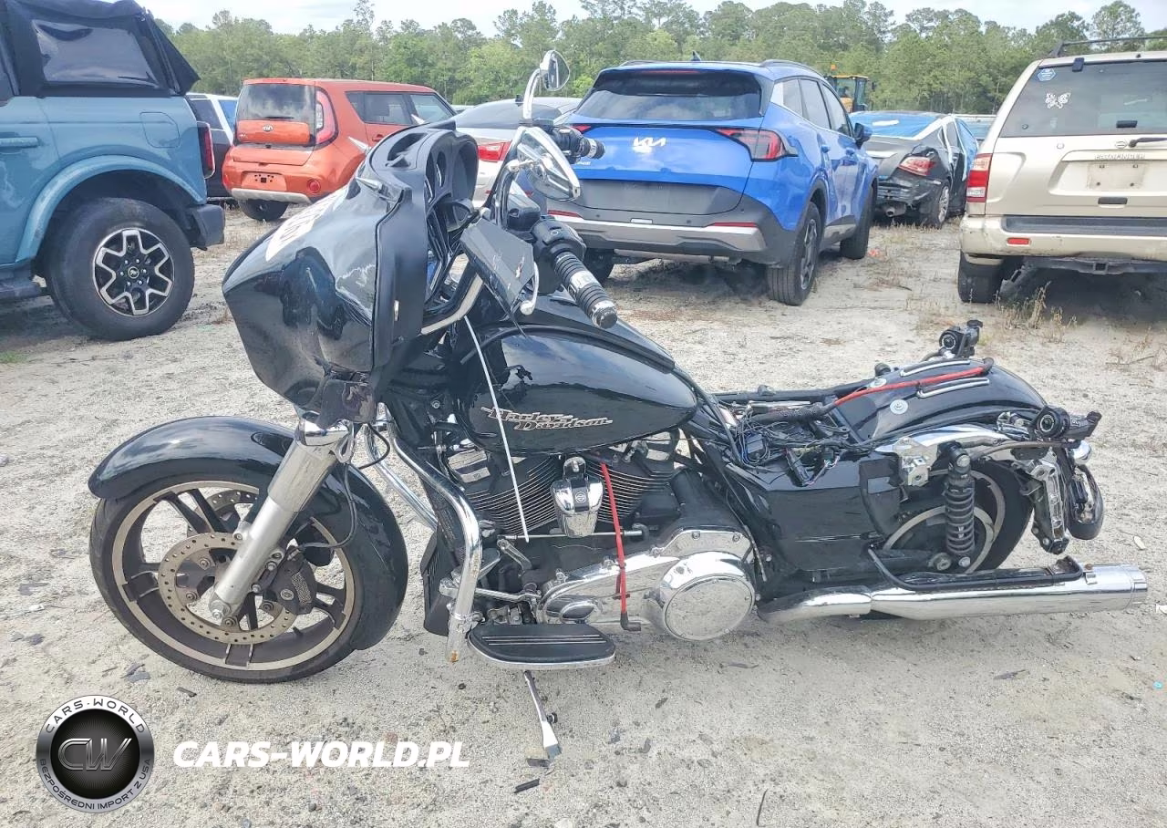 2018 Harley-Davidson Flhx Street Glide VIN:1HD1KBC11JB641726 - 3