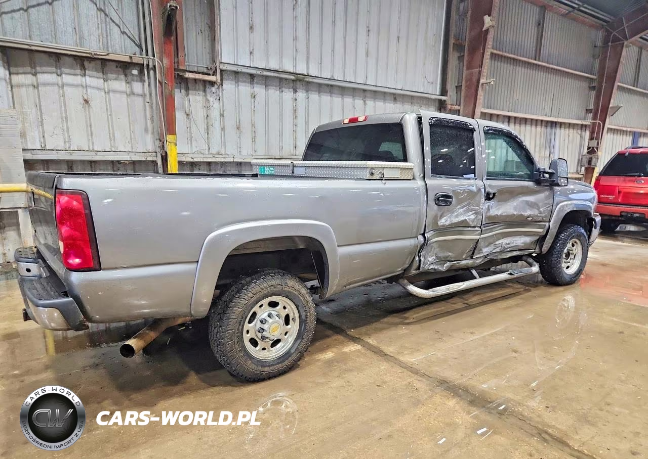 2007 Chevrolet Silverado C2500 Heavy Duty VIN:1GCHC23D77F194621 - 3