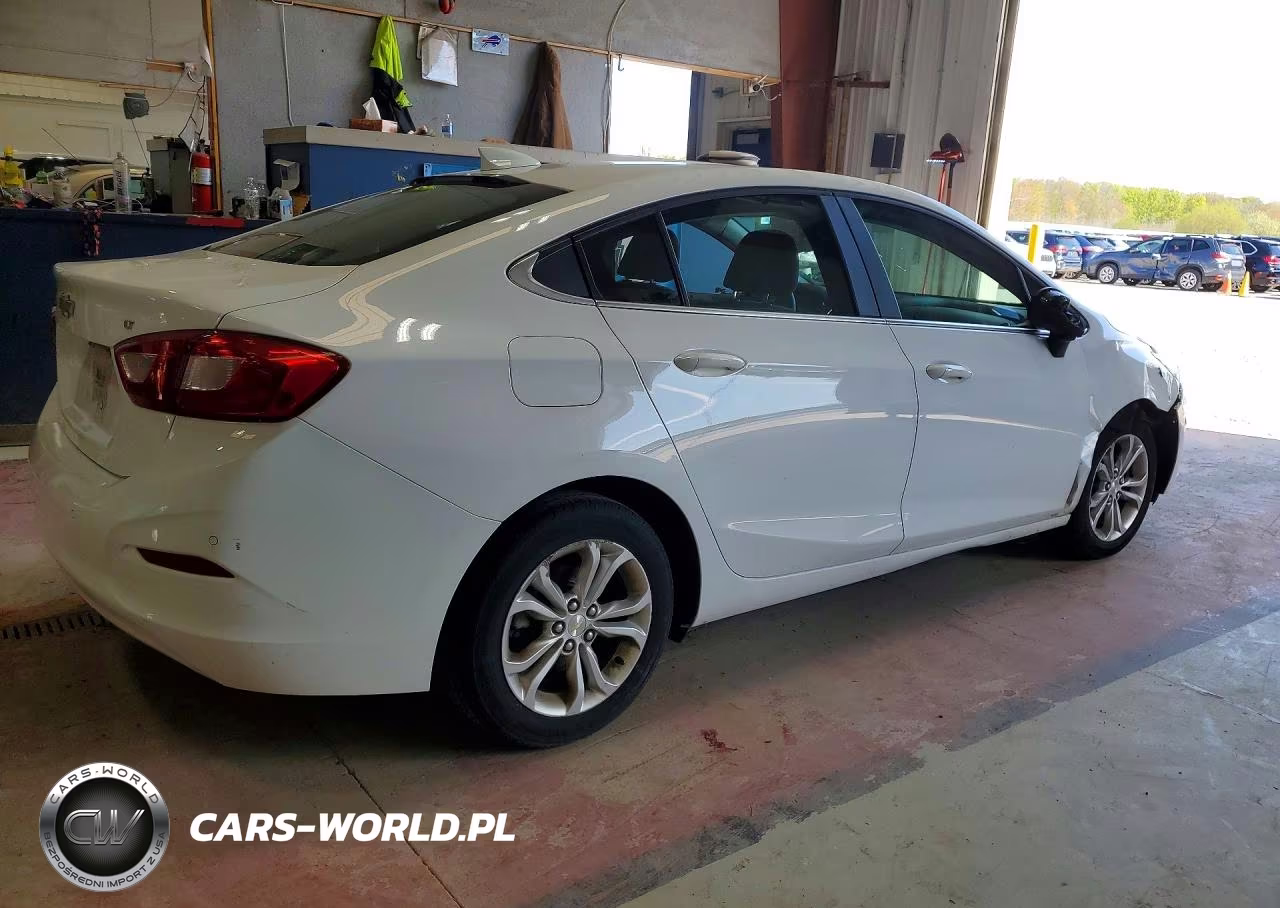 2019 Chevrolet Cruze Lt VIN:1G1BE5SM5K7127823 - 3