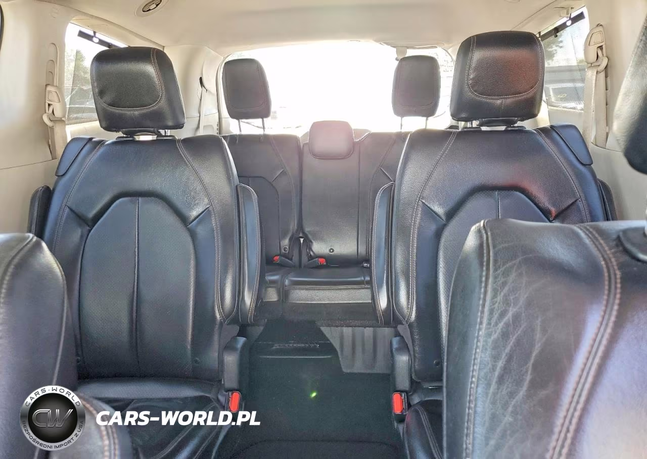 2019 Chrysler Pacifica Touring L VIN:2C4RC1BG3KR626388 - 10