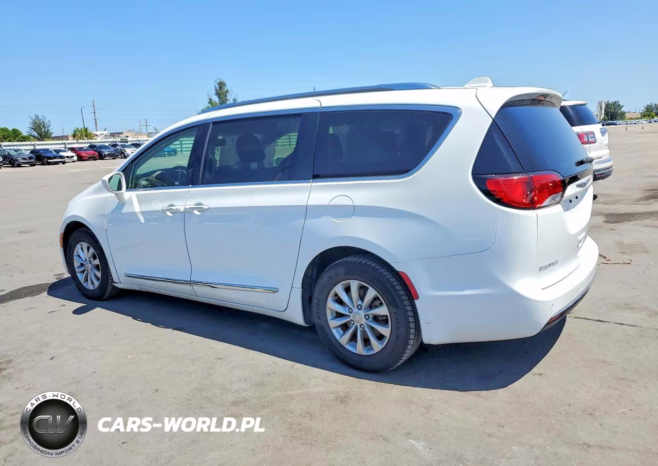 2019 Chrysler Pacifica Touring L VIN:2C4RC1BG3KR626388 - 2