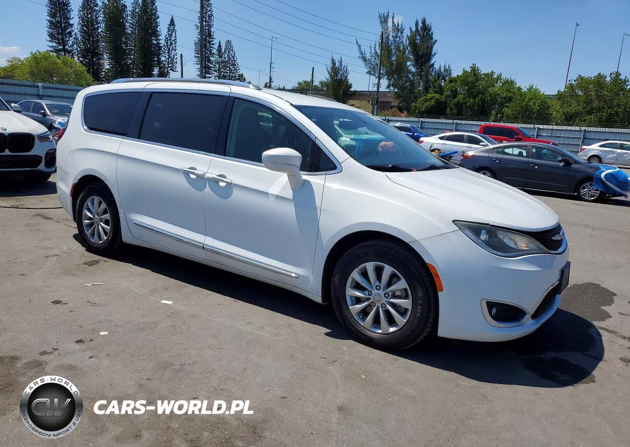 2019 Chrysler Pacifica Touring L VIN:2C4RC1BG3KR626388 - 4
