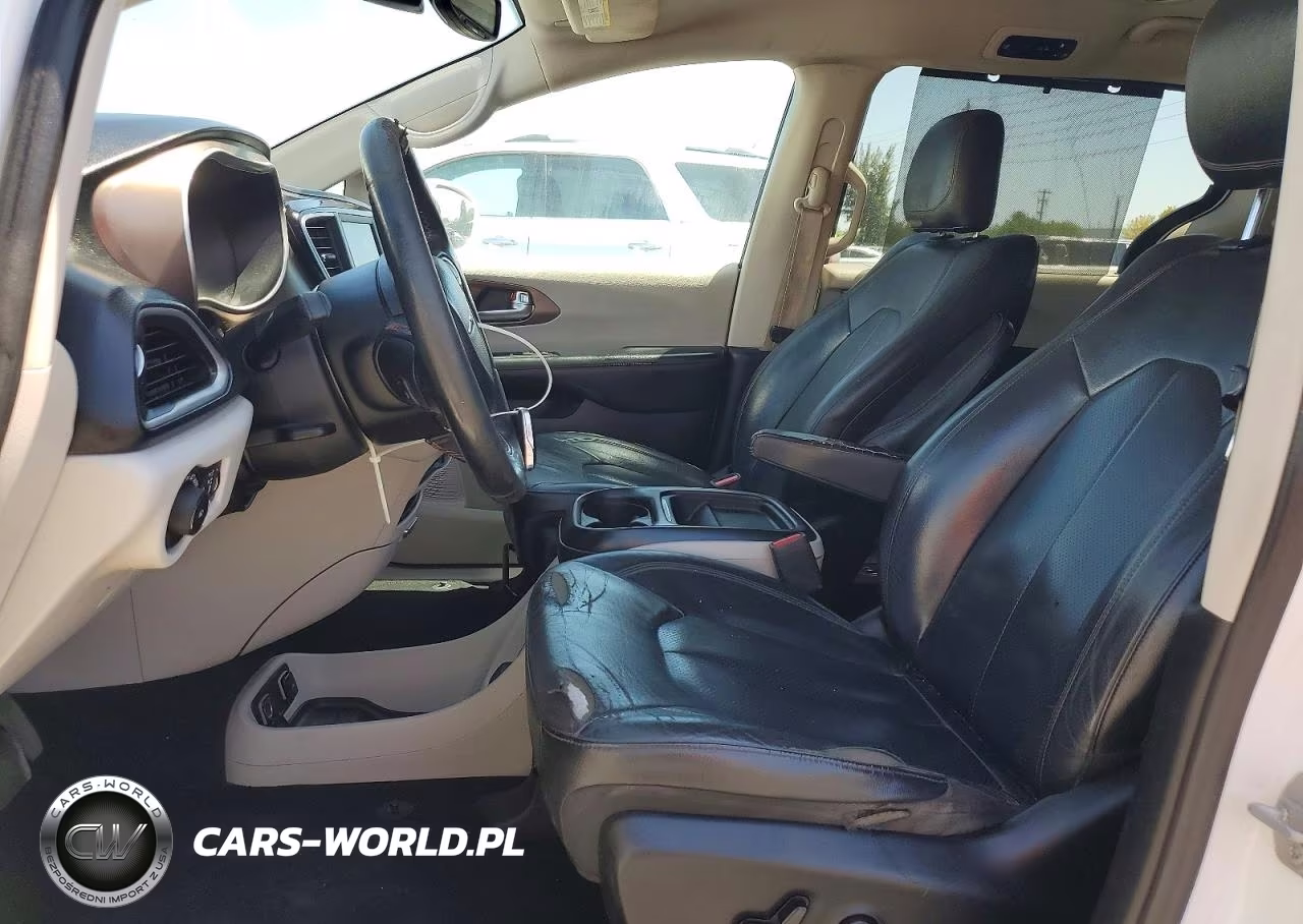 2019 Chrysler Pacifica Touring L VIN:2C4RC1BG3KR626388 - 7
