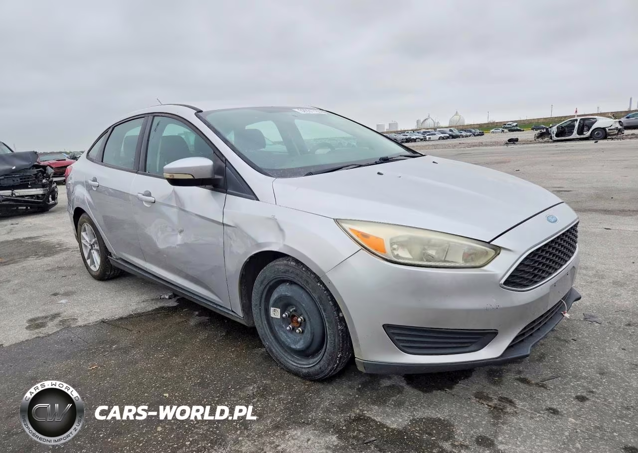 2017 Ford Focus Se VIN:1FADP3F27HL309536 - 4