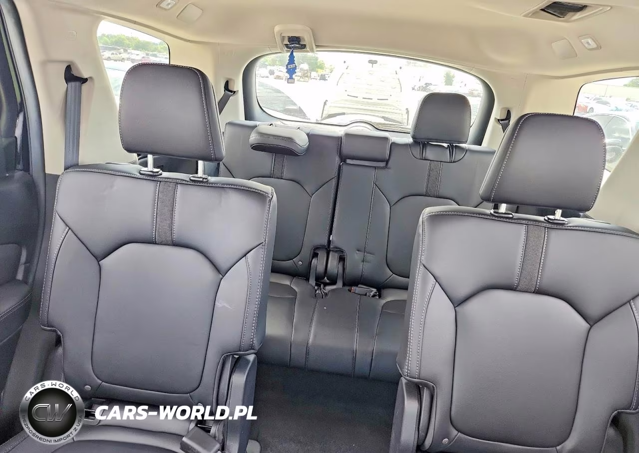 2025 Honda Pilot Touring VIN:5FNYG2H7XSB037752 - 10