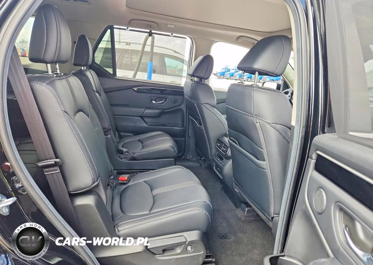 2025 Honda Pilot Touring VIN:5FNYG2H7XSB037752 - 11