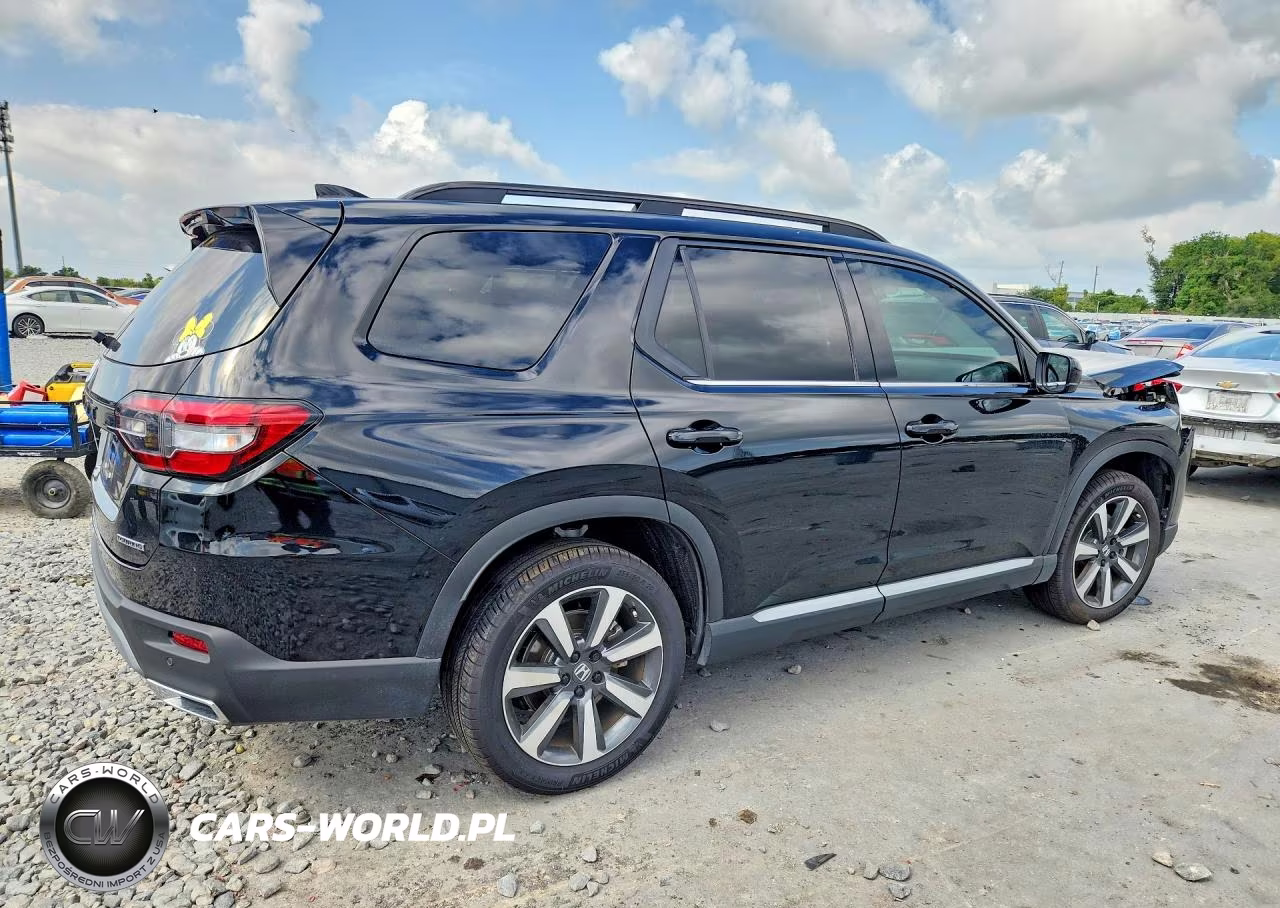 2025 Honda Pilot Touring VIN:5FNYG2H7XSB037752 - 3