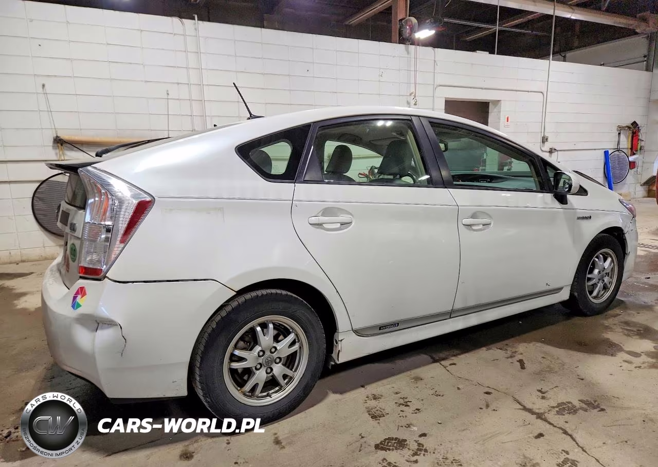 2011 Toyota Prius Four VIN:JTDKN3DU7B0318161 - 3