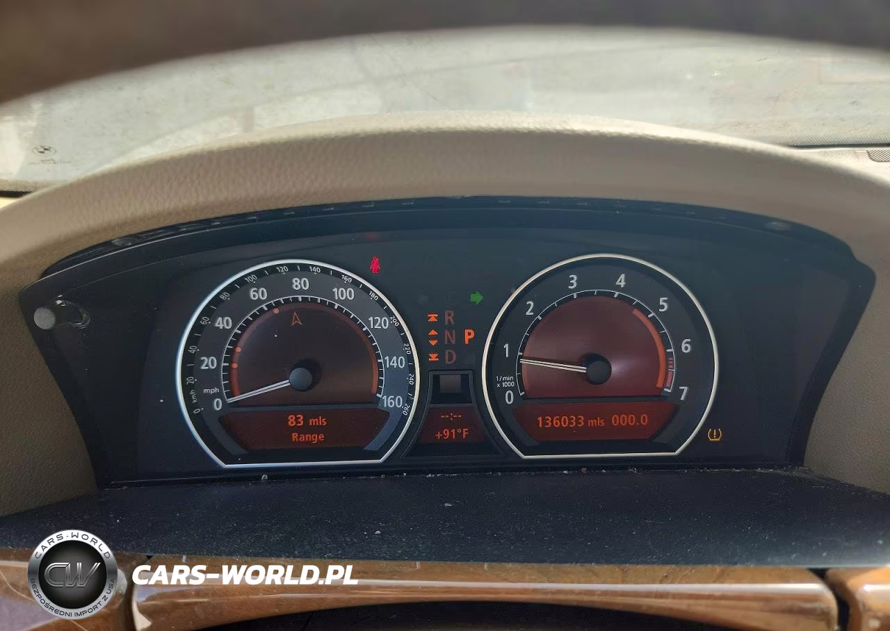 2007 BMW 750 VIN:WBAHN83517DT74546 - 9