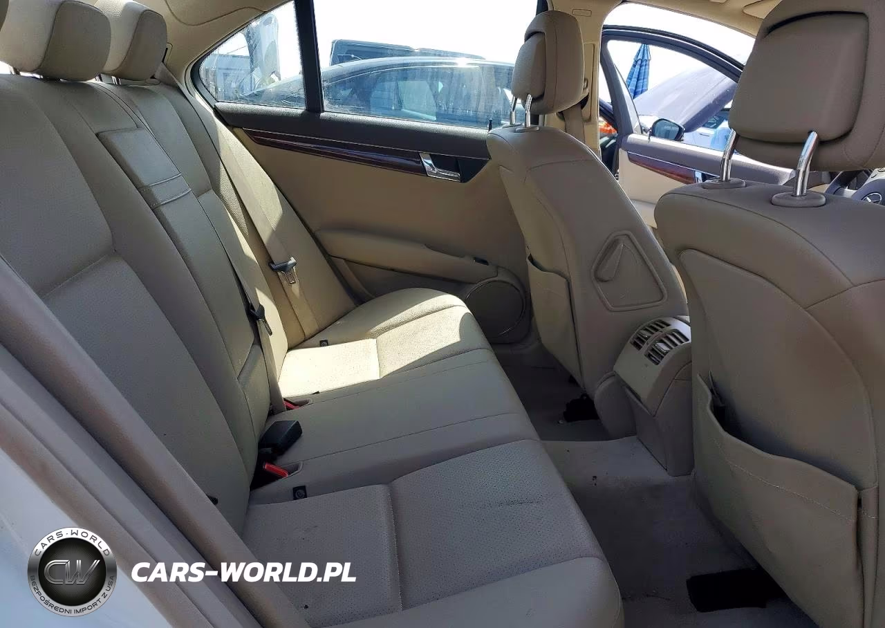 2011 Mercedes-Benz C 300 VIN:WDDGF5EB8BR187092 - 10