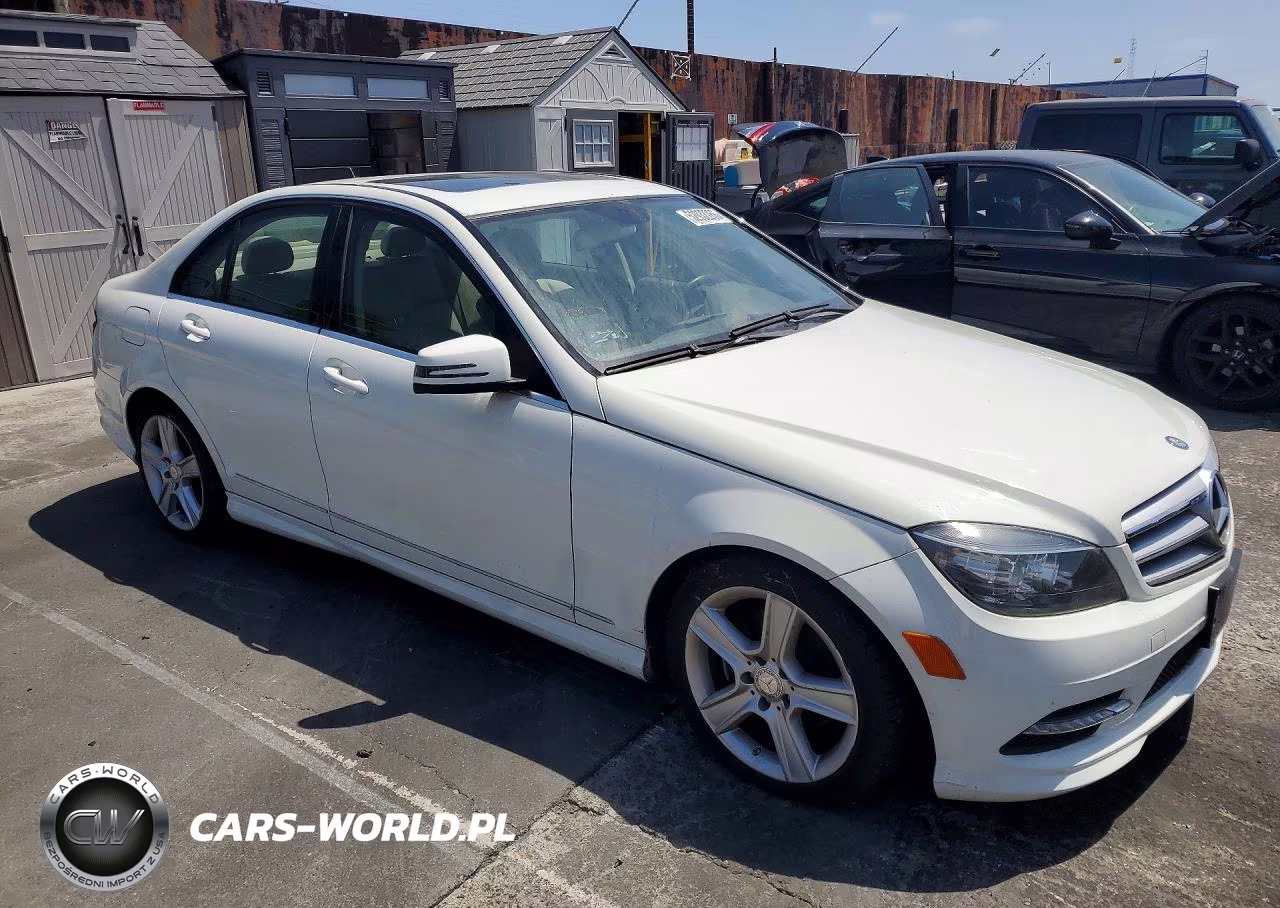2011 Mercedes-Benz C 300 VIN:WDDGF5EB8BR187092 - 4