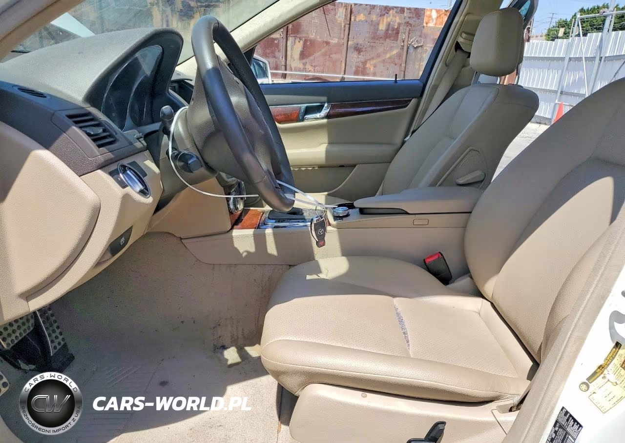 2011 Mercedes-Benz C 300 VIN:WDDGF5EB8BR187092 - 7