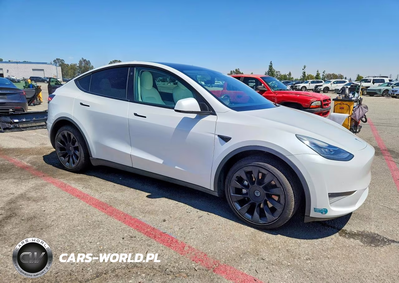2021 Tesla Model Y VIN:5YJYGAEE7MF273940 - 4