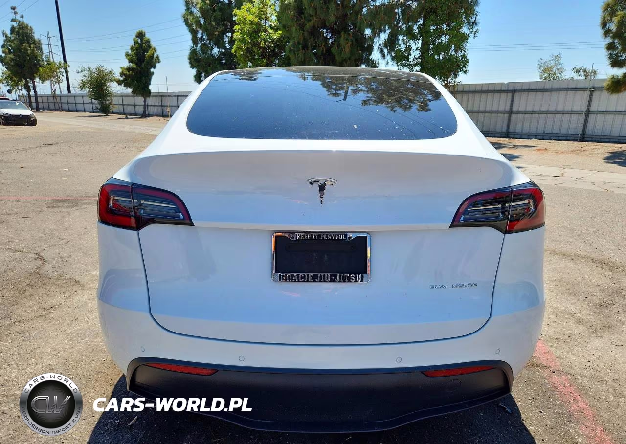 2021 Tesla Model Y VIN:5YJYGAEE7MF273940 - 6