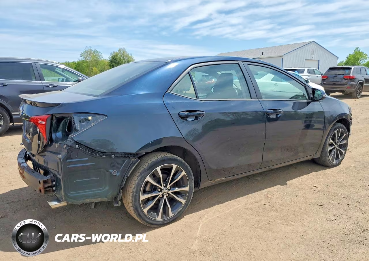 2018 Toyota Corolla Se VIN:2T1BURHE8JC057104 - 3
