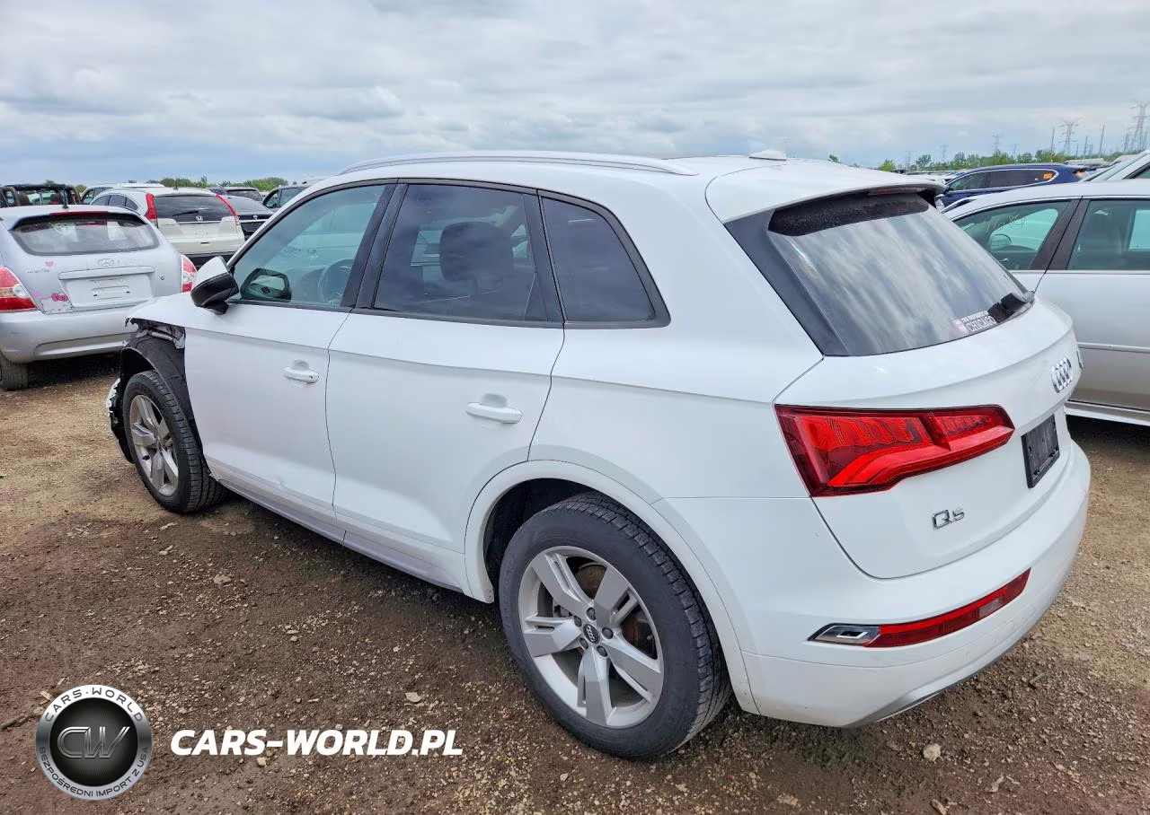 2018 Audi Q5 Premium VIN:WA1ANAFY2J2207756 - 2