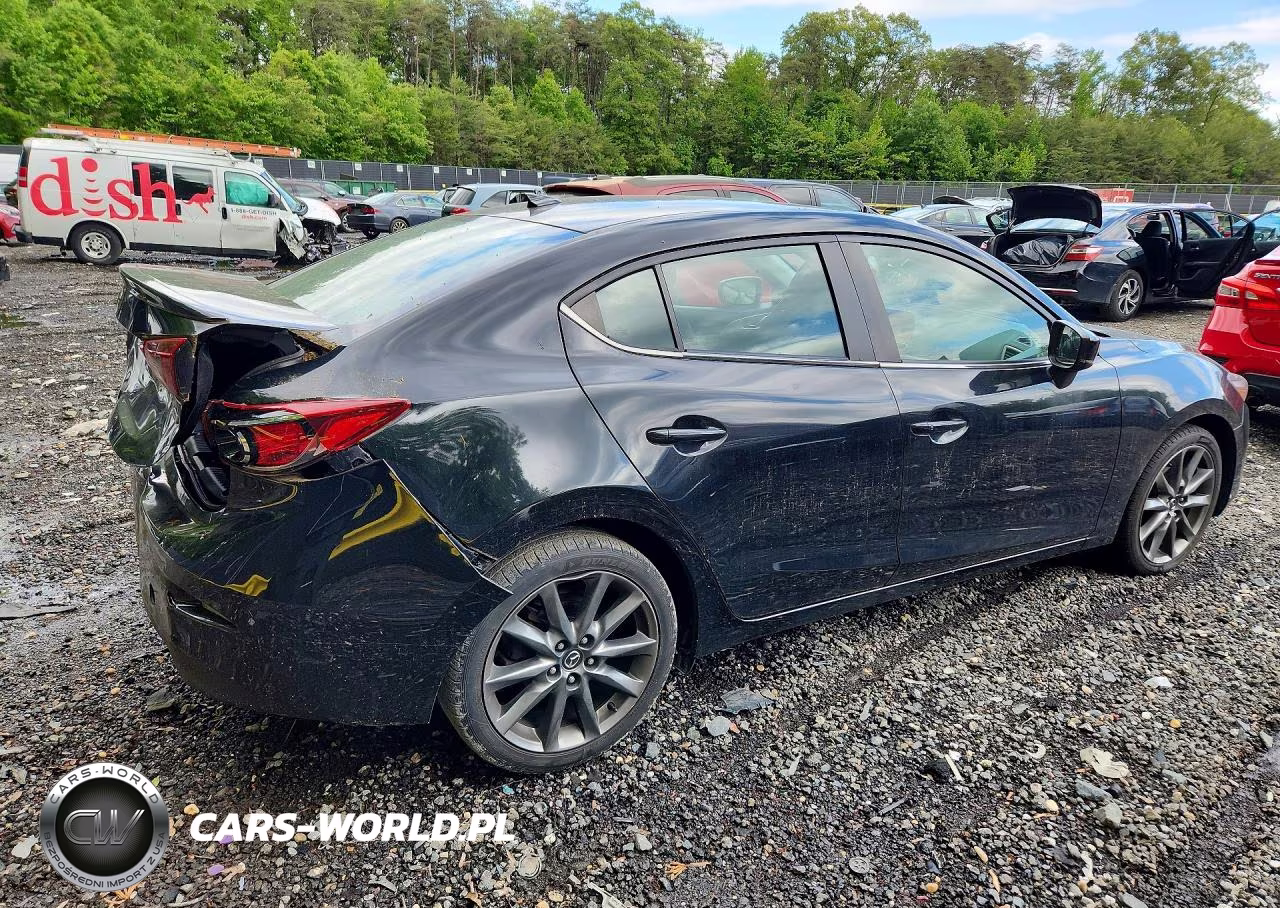 2018 Mazda 3 Touring VIN:3MZBN1V30JM270313 - 3