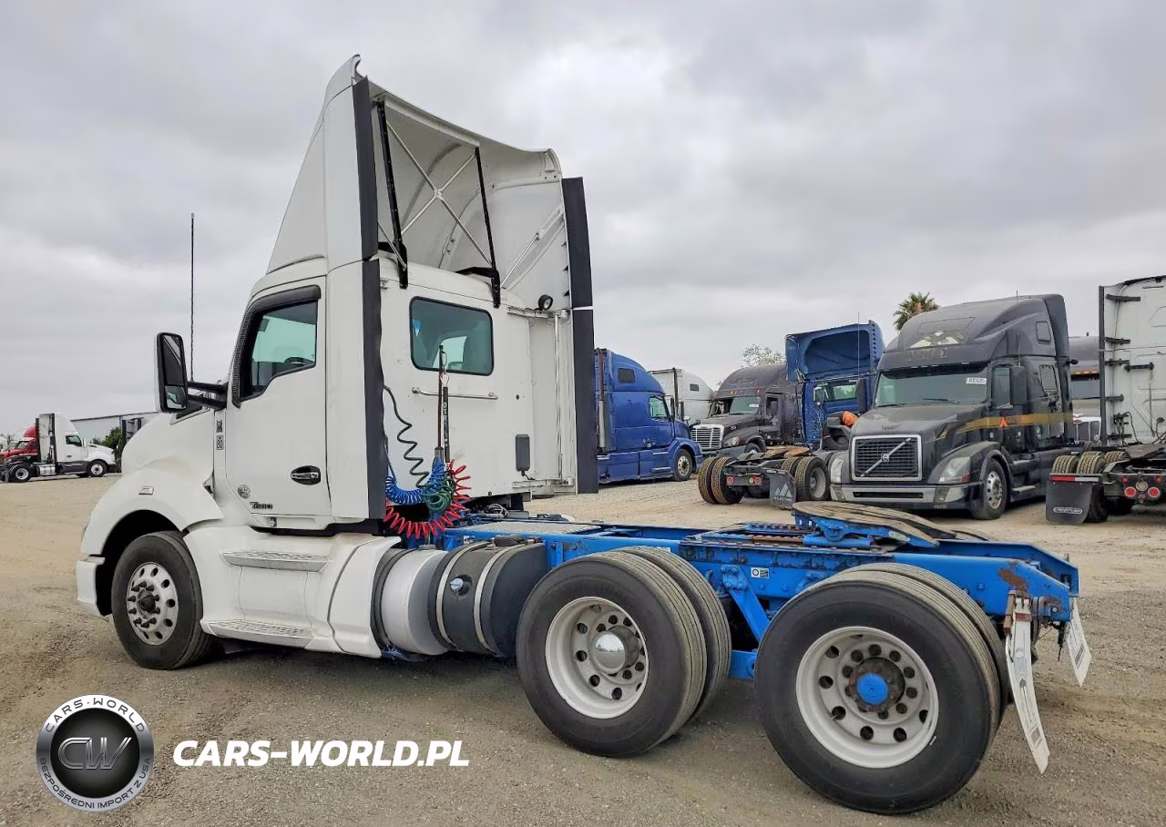 2017 Kenworth T680 Semi Truck VIN:1XKYDP9X6HJ104244 - 3