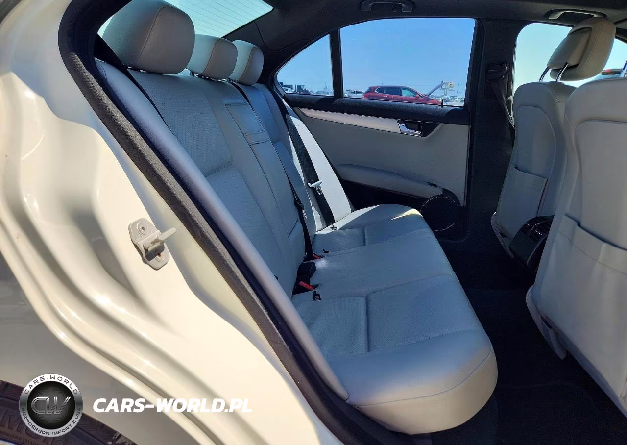 2010 Mercedes-Benz C 300 VIN:WDDGF5EB5AR103969 - 10