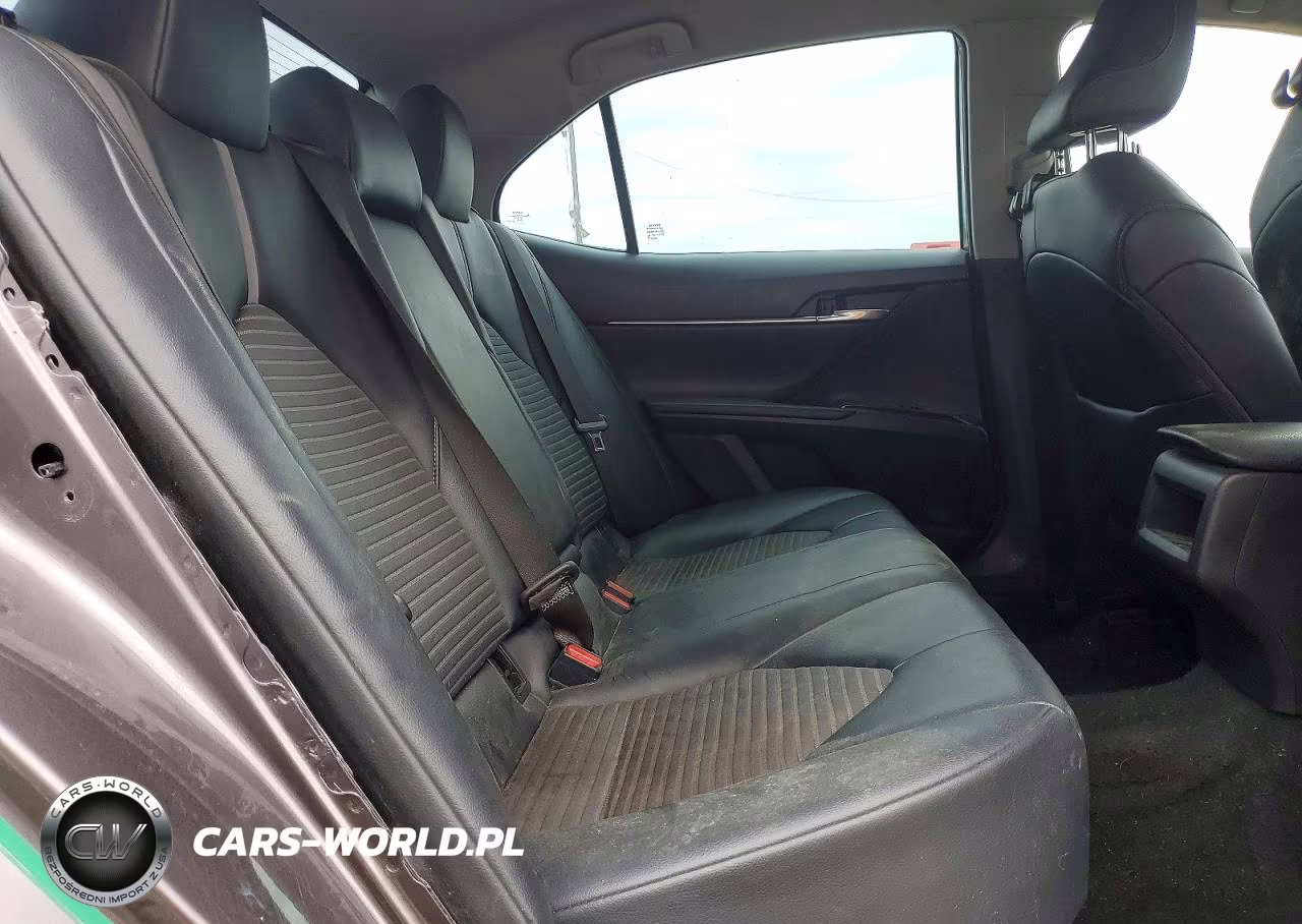 2020 Toyota Camry Se VIN:4T1G11AK2LU885473 - 10