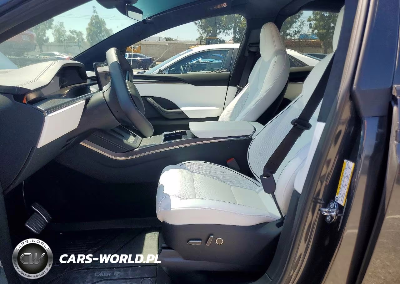 2026 Tesla Model X VIN:7SAXCBE60TF481391 - 7