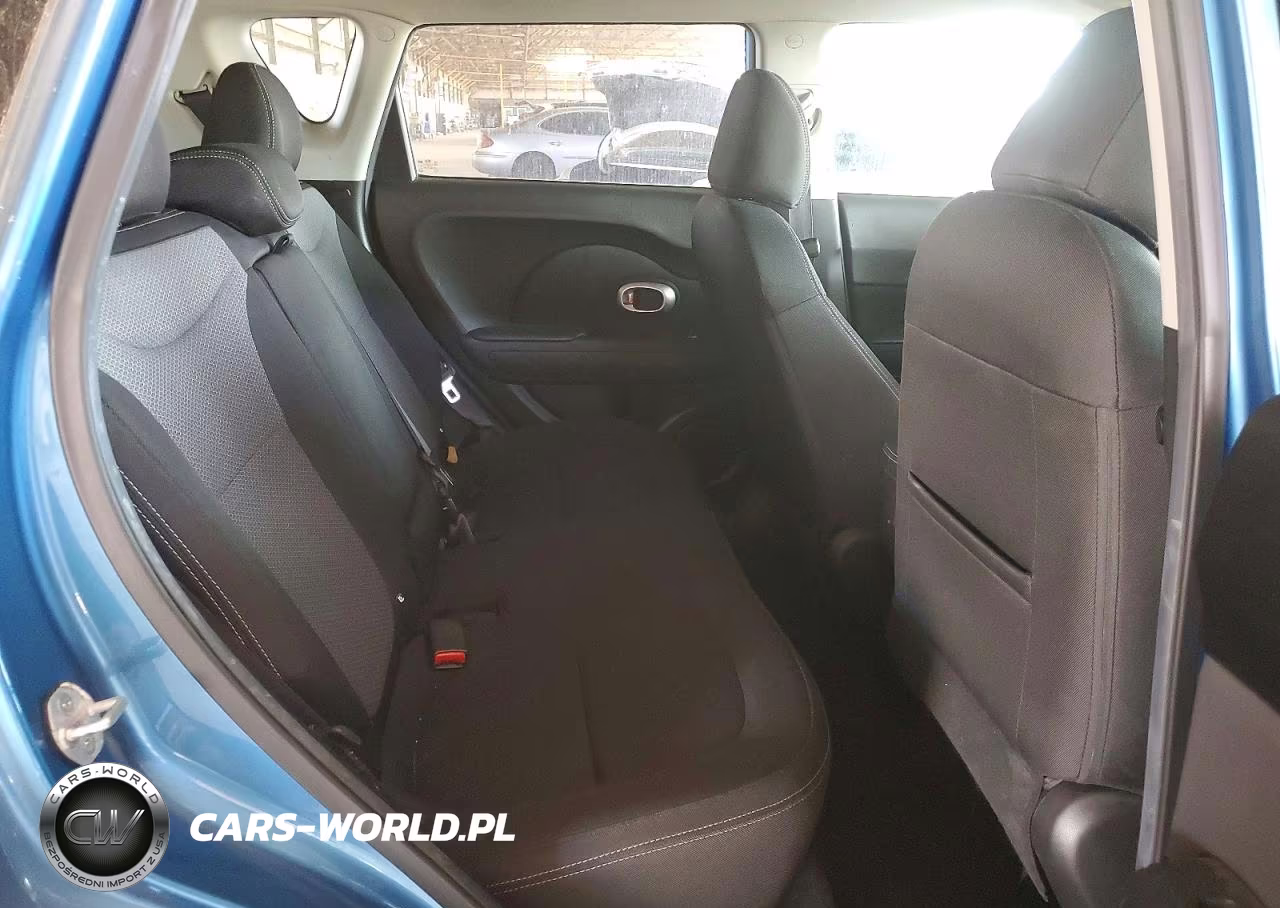 2018 Kia Soul + VIN:KNDJP3A56J7588104 - 10