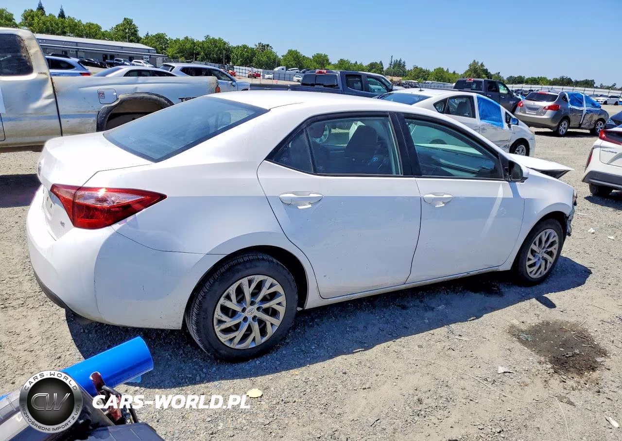 2019 Toyota Corolla Le VIN:2T1BURHE0KC186181 - 3