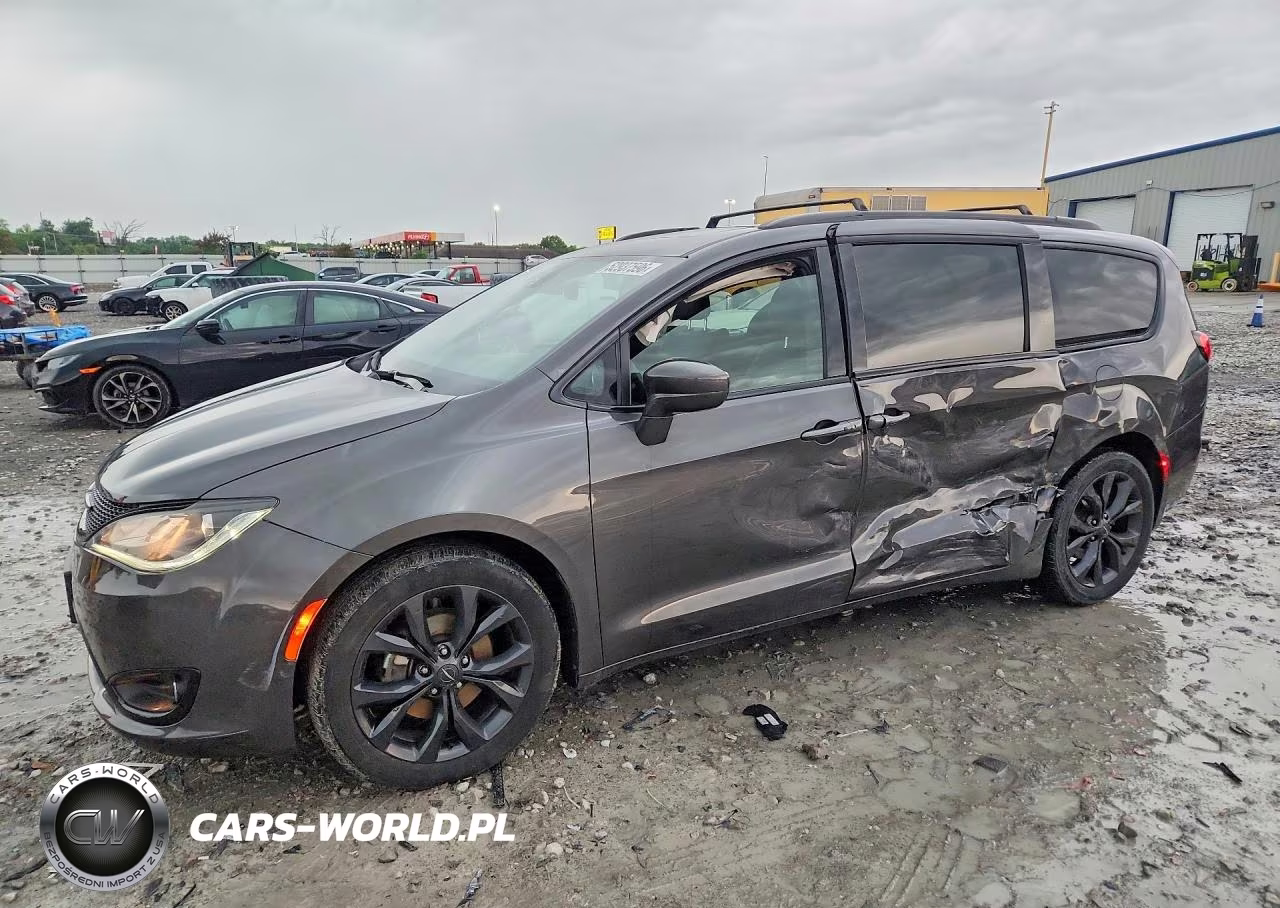 2020 Chrysler Pacifica Touring – zdjęcie 1 z 13