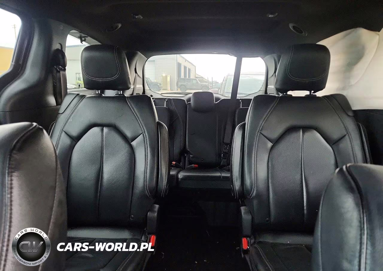 2020 Chrysler Pacifica Touring VIN:2C4RC1BG7LR111301 - 10