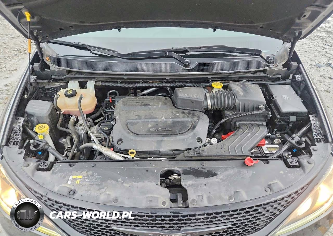 2020 Chrysler Pacifica Touring VIN:2C4RC1BG7LR111301 - 12