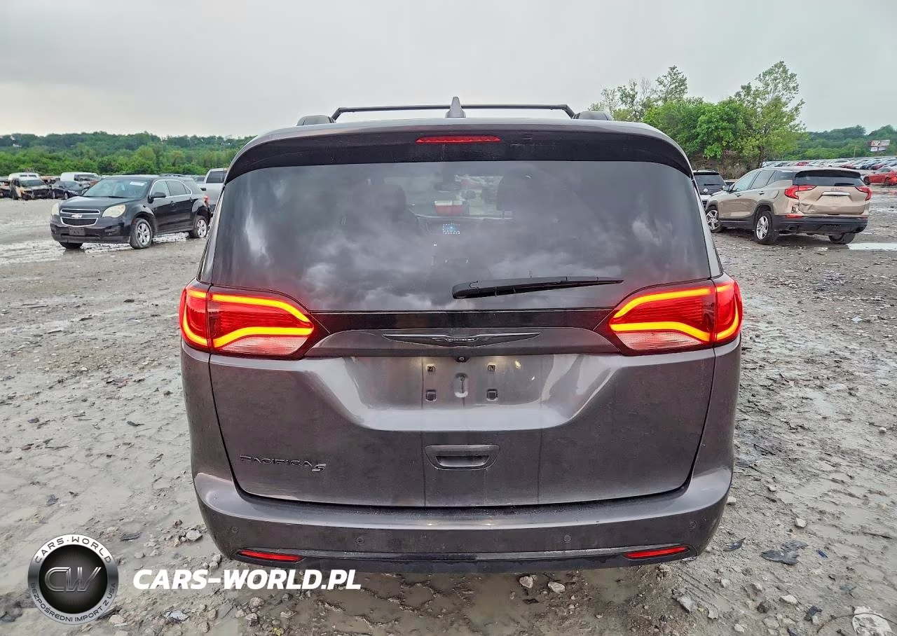 2020 Chrysler Pacifica Touring VIN:2C4RC1BG7LR111301 - 6