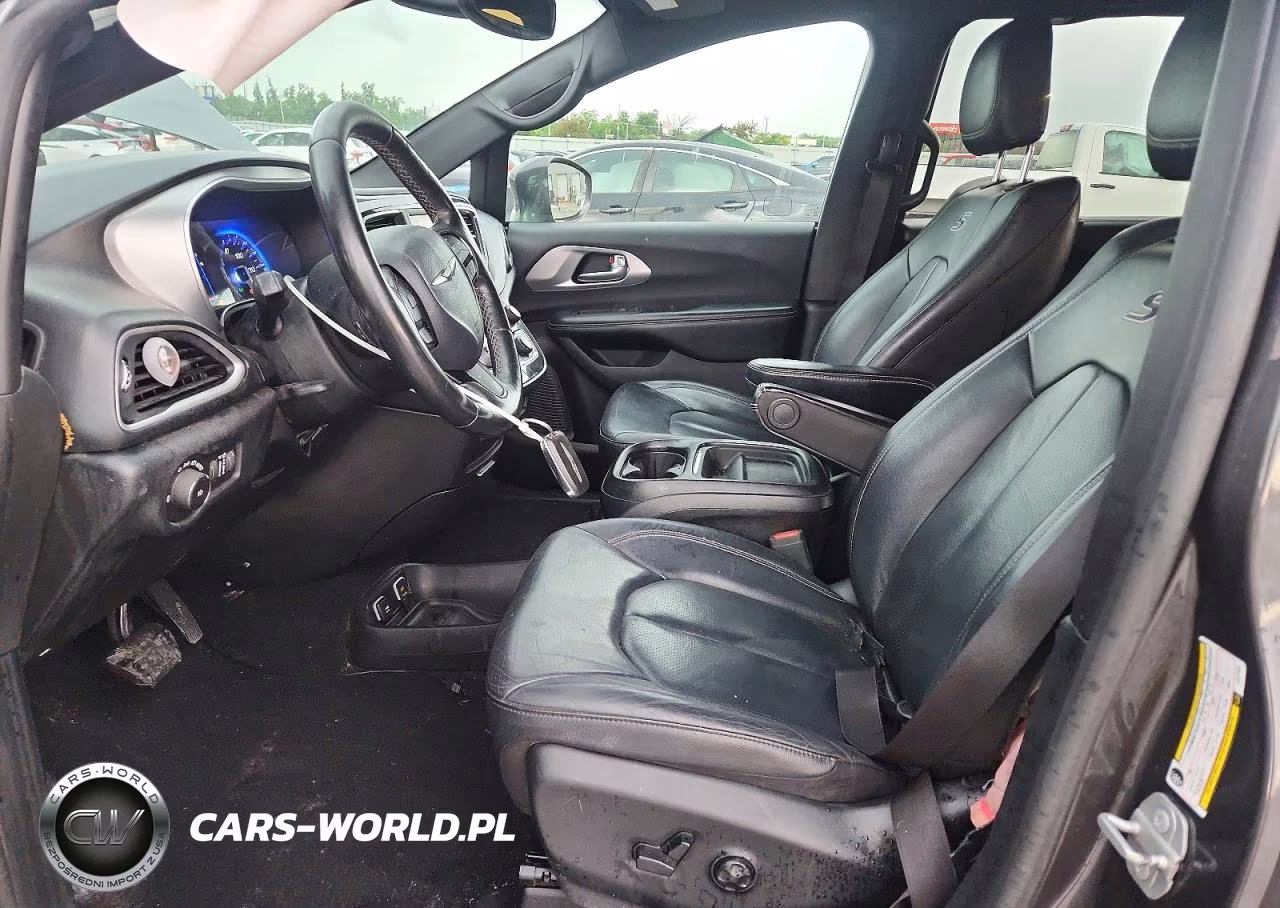 2020 Chrysler Pacifica Touring VIN:2C4RC1BG7LR111301 - 7