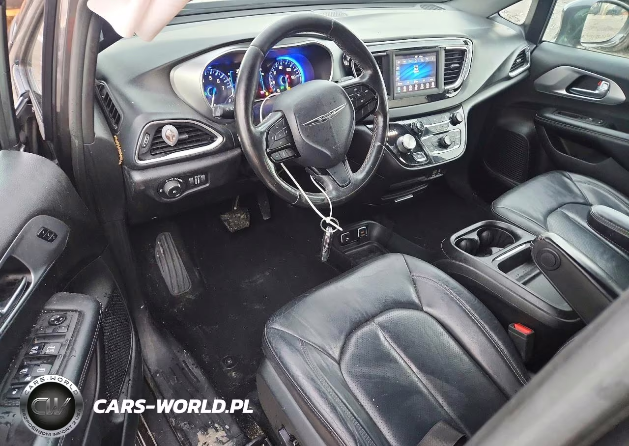 2020 Chrysler Pacifica Touring VIN:2C4RC1BG7LR111301 - 8