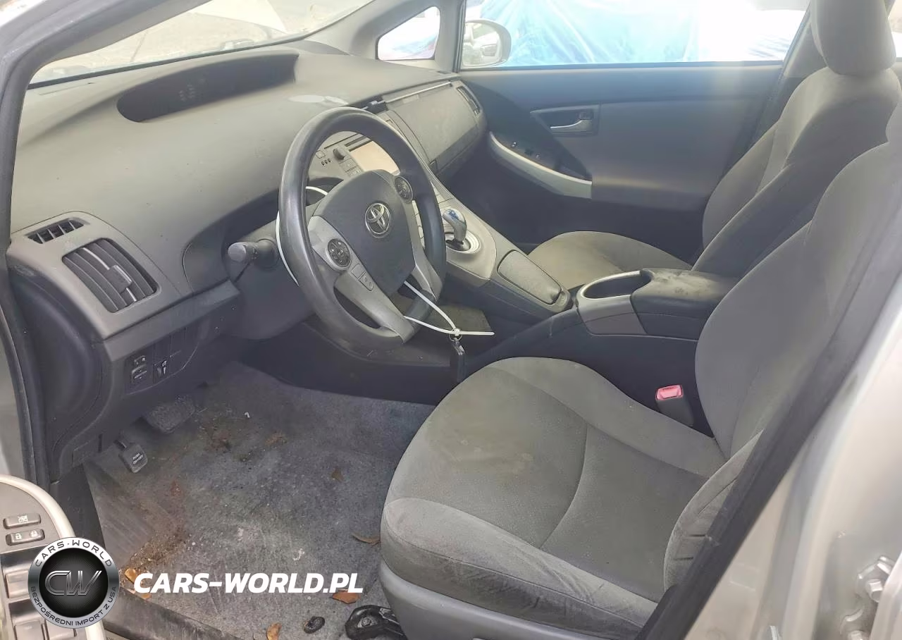 2013 Toyota Prius Two VIN:JTDKN3DU8D5558292 - 7